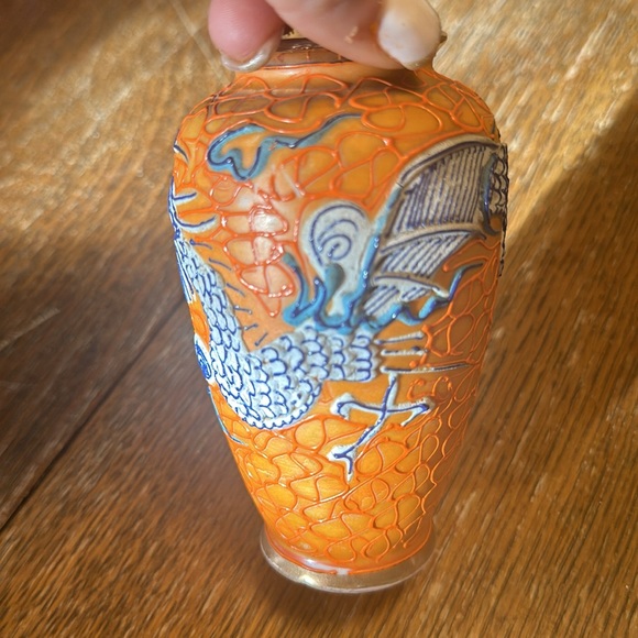 VINTAGE JAPANESE SHOFU HAND PAINTED MORIAGE DRAGONWARE ORANGE VASE - Picture 3 of 5